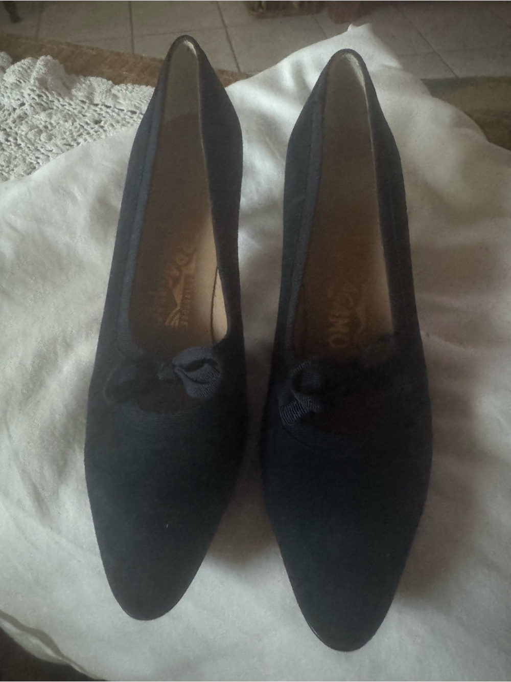 Classic Salvator Ferrigami Navy Women's Pump with Bow Detail